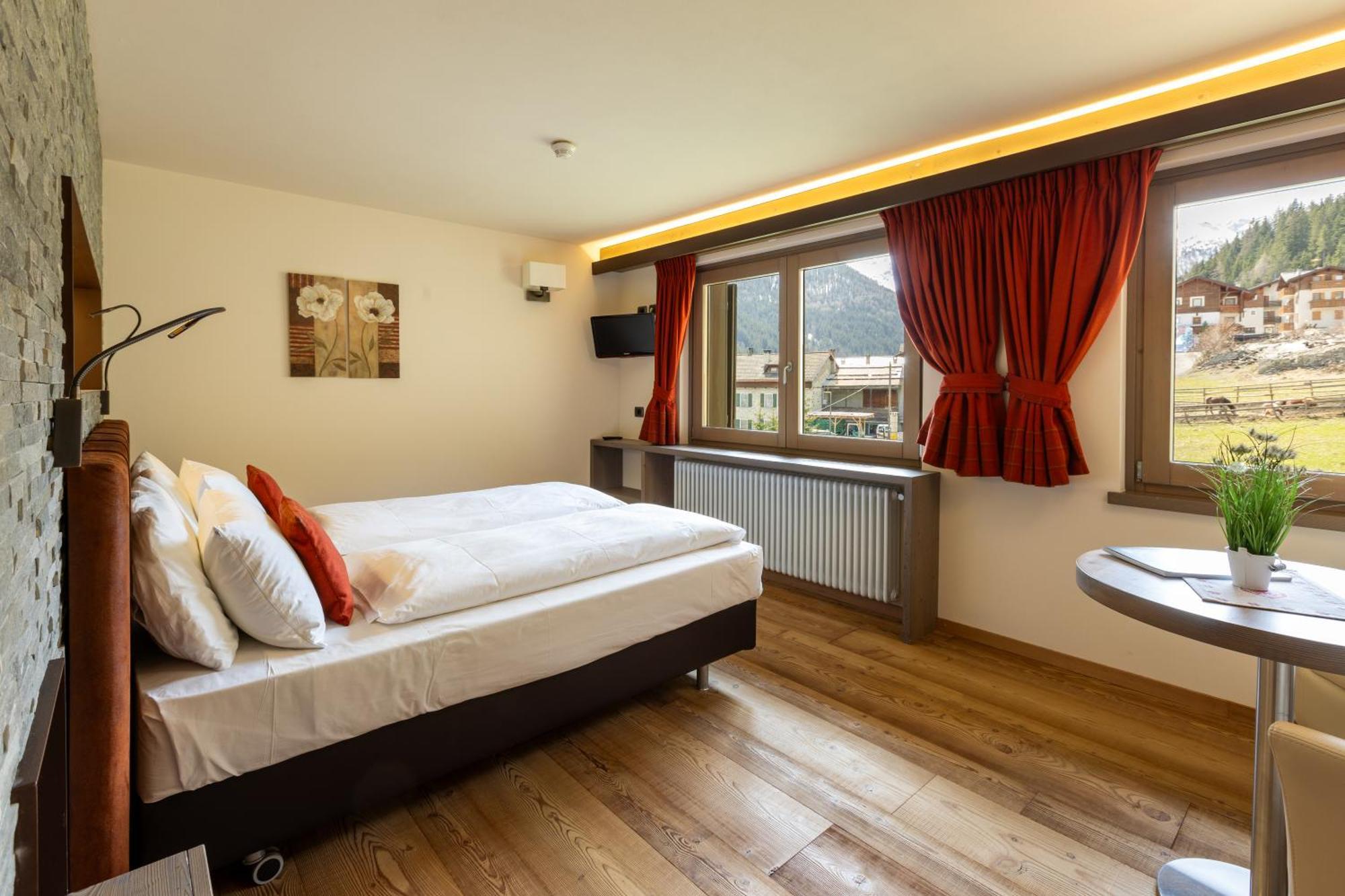 Hotel Cardo Isolaccia Dış mekan fotoğraf