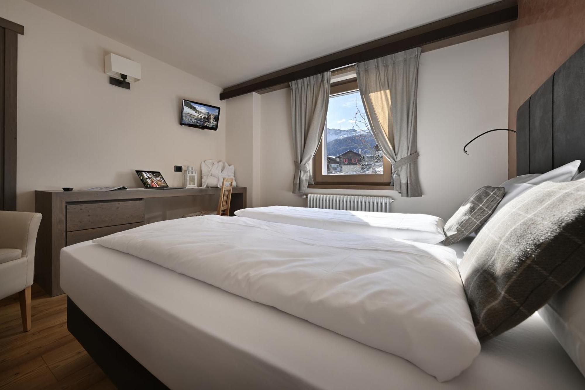 Hotel Cardo Isolaccia Dış mekan fotoğraf